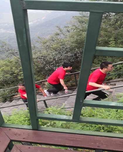 登顶石林峡，体验玻璃栈道------918博天堂8月登山之旅